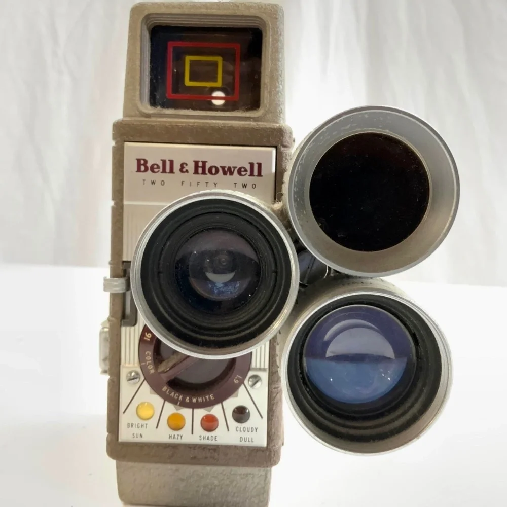 VTG Bell & Howell Two Fifty Two 8MM Movie Camera WITH contrast filters UNTESTED